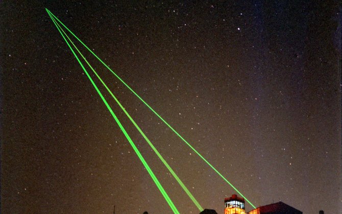Lancaster, CA man in custody after pointing laser light at 2 planes