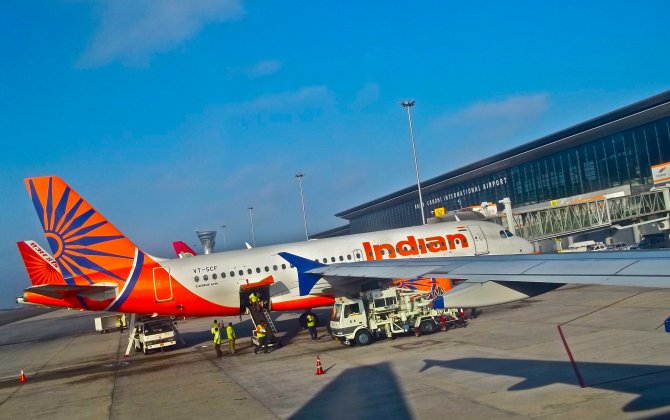 Airlines Fly High on Low Fuel Prices, Travel Growth