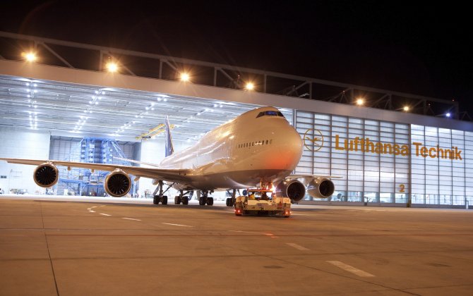 Lufthansa Technik installs split scimitar winglets on a BBJ