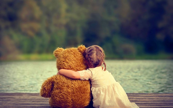 Girl Reunited with Teddy Thanks to Kind Airport Staff