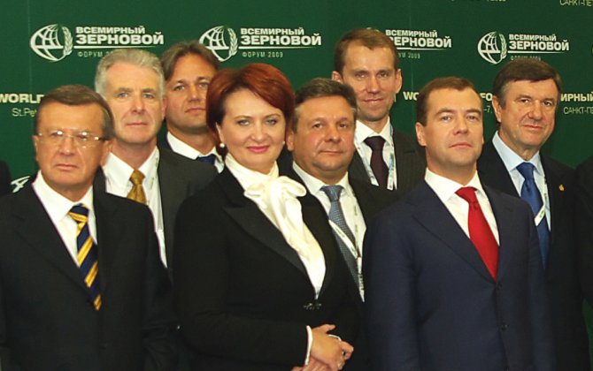 Russian Officials Banned from Flying with Foreign Airlines on Business Trips