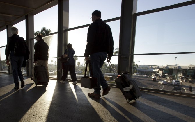 Police Standoff Halts Landings at San Diego Airport