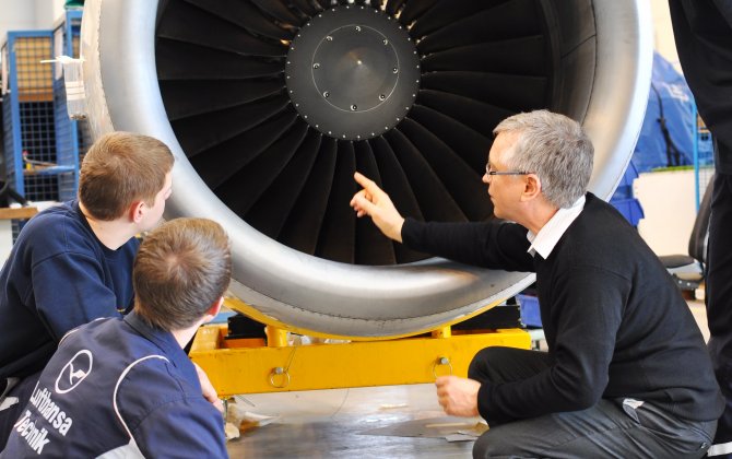 Jetstar Pacific signs engine maintenance contract with Lufthansa Technik