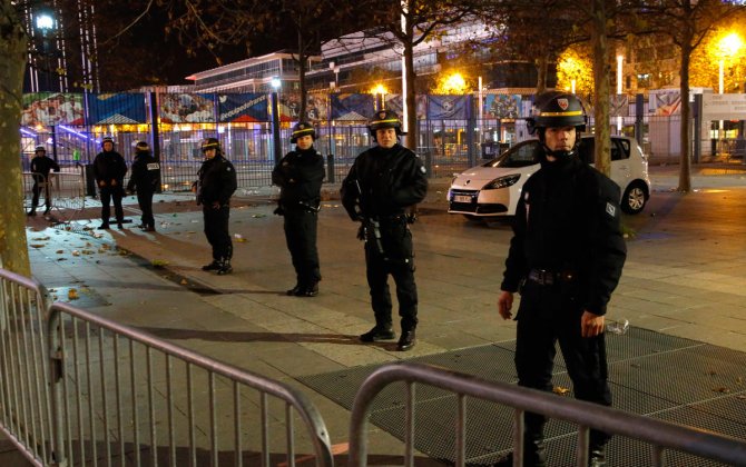 Paris air travel proceeds, but some may cancel future flights