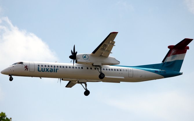 Luxair DH8D at Luxembourg on Nov. 25, 2015, Dropped Part of Engine Cowling