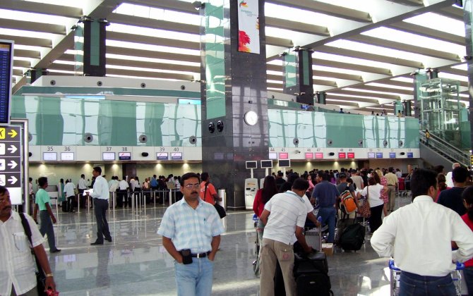 Four Middle Eastern Passengers Kicked Off Plane After Woman Said She Saw Dynamite Text