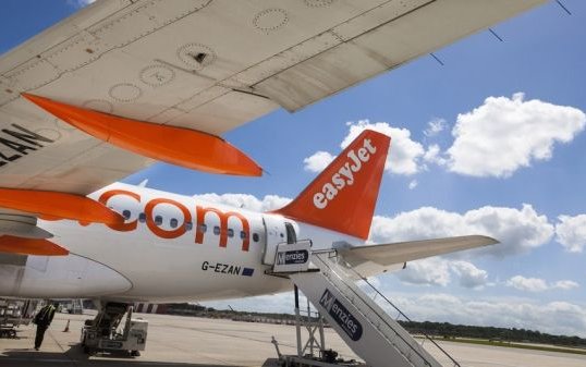 Pilot Writes Excuses for Students Who Missed School Because of Delayed Flight