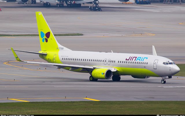 A Jin Air Boeing B737-800 takes off from Philippines with front left door not fully shut