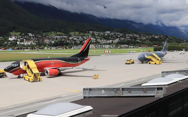A pilot's insight into navigating world's most daunting airports