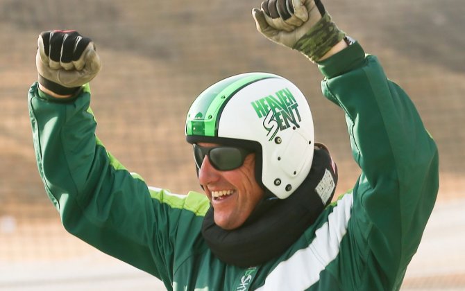 A skydiver jumped out of a plane at 25,000 feet without parachute &mdash; and survived