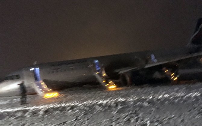 Aeroflot Airbus A321 veers off runway