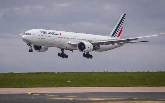 Air France-KLM has redeemed 500 million euros of the outstanding 4 billion euros bank loan guaranteed by the French State