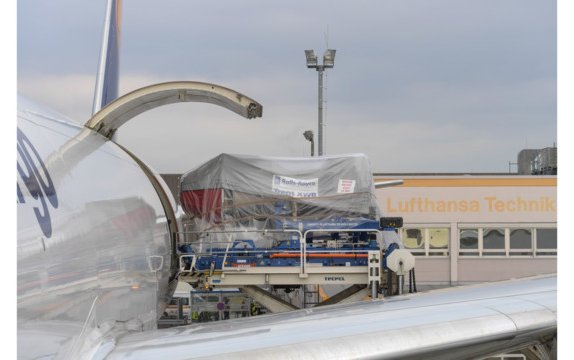 Airbus A350: Lufthansa Technik and Lufthansa Cargo test loading of Trent XWB