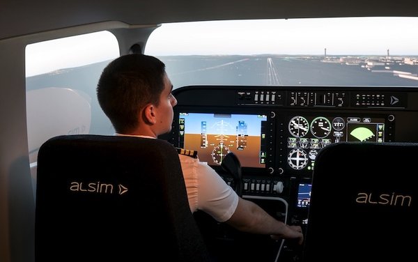 ALSIM stronger in Poland thanks to the sale of an ALSIM AL250 simulator to GoldWings Flight Academy