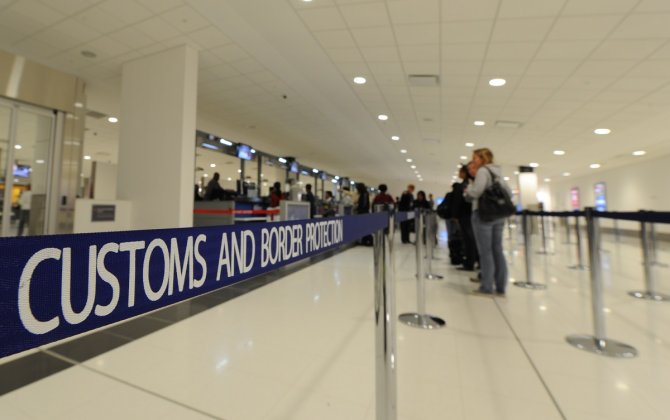 Australian customs & immigration workers begin strikes