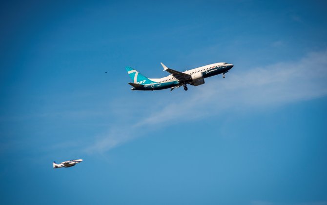 Boeing 737 MAX 7 Completes Successful First Flight
