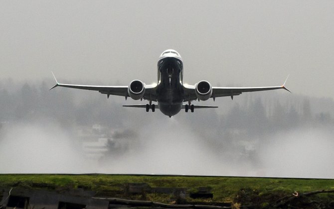 Boeing 737 MAX 8 Earns FAA Certification