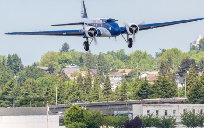 Boeing's oldest flyable twin-engine airliner makes last flight