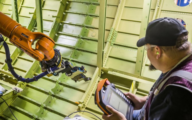 Boeing&rsquo;s struggle with 777 assembly robots adds to Everett production snarl