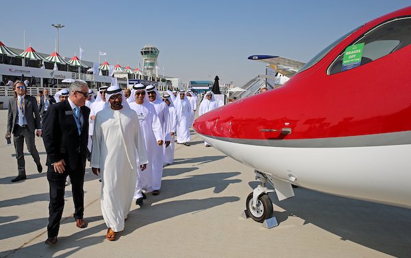 BUSINESS AVIATION DESCENDING INTO DUBAI