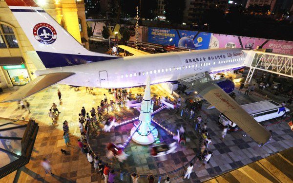 Chinese Businessman Turns Boeing 737 Airplane into a Restaurant 