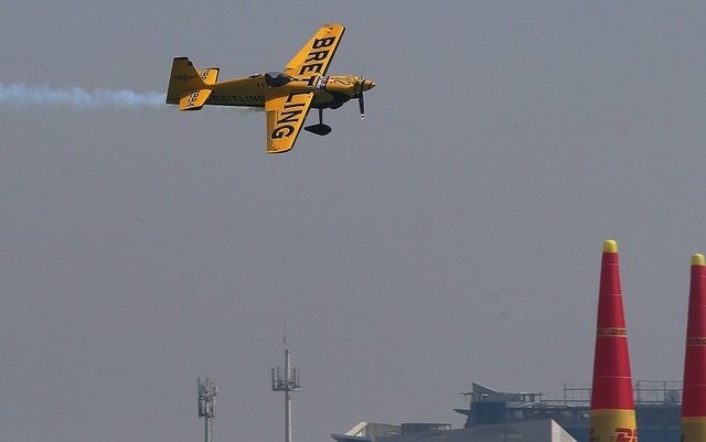 Crowds get ready for Red Bull buzz on the Abu Dhabi Corniche