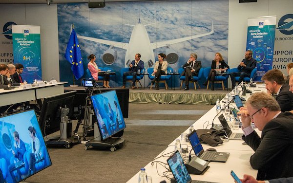 Decarbonized aviation - AURA AERO joins the Steering Committee of AZEA
