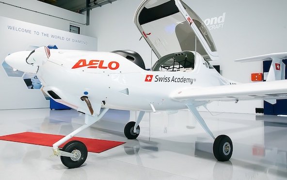 Diamond Aircraft delivers first DA20i Katana aircraft to AELO Swiss Academy