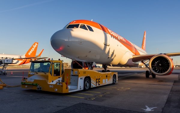 easyJet and Amsterdam Schiphol Airport deploy automated taxiing to reduce ground emissions