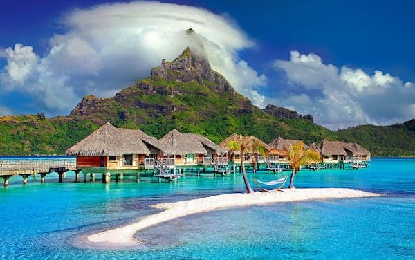 easyJet holidays launches in high street travel stores and independent travel agents