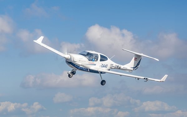 Electric planes to join Pilot Academy - airBaltic & Diamond sign LOI