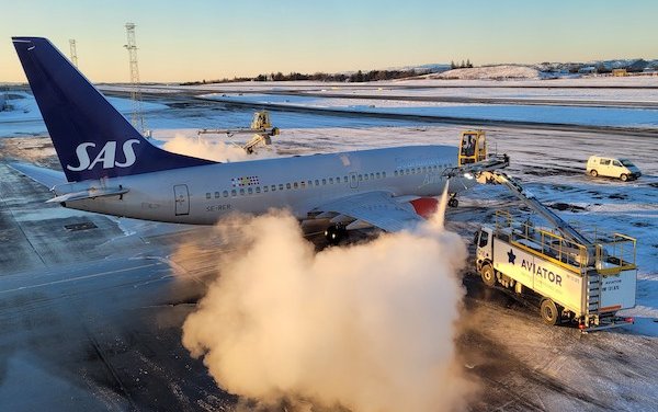 Extreme temperatures and frozen rain: climate change impact on de-icing