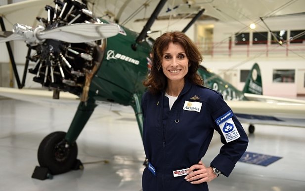 Female British aviator survives desert plane crash