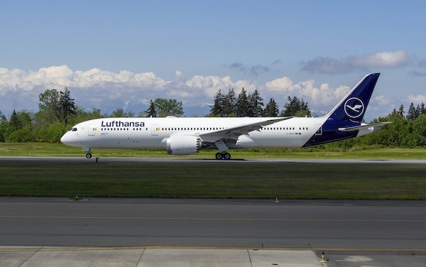First Lufthansa Boeing 787-9 gets ready for delivery