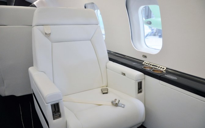 Flying Colours makes a carbon copy of original carbon fiber interior 