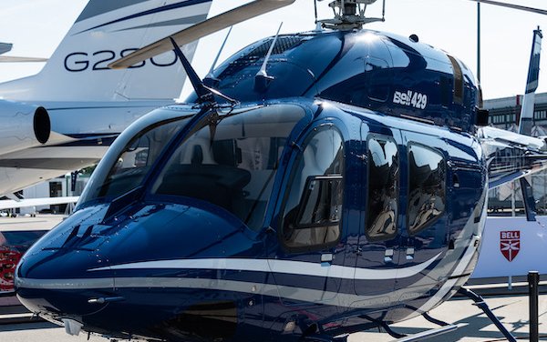 Helicopters disembark in Dubai