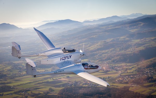 HY4 passenger aircraft sets new world record, flying above 7,000 ft for the first time 