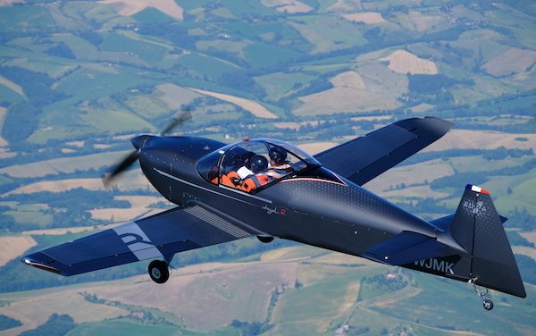 INTEGRAL R  - successful first public flight for new generation, twin-seater French aircraft 