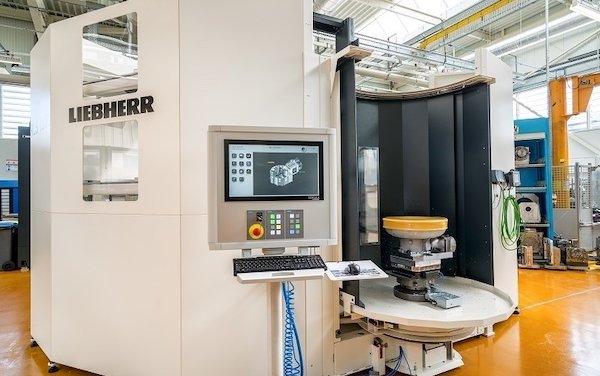 Liebherr-Aerospace puts a new machining center integrating a Liebherr robot into operation