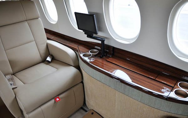 Long term cooperation and a dozen of reconfigured Falcon 2000LXS - Flying Colours