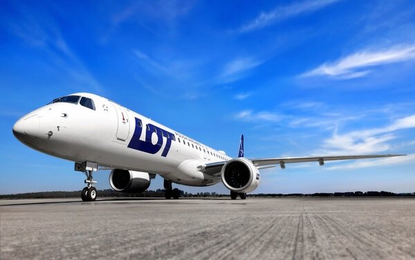 LOT Polish Airlines received first E195-E2