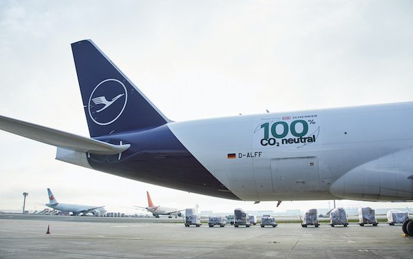 Lufthansa Cargo and DB Schenker start first CO2-neutral freight flights