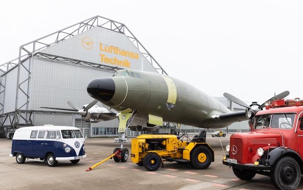 Lufthansa celebrates roll-out of the legendary Lockheed Super Star