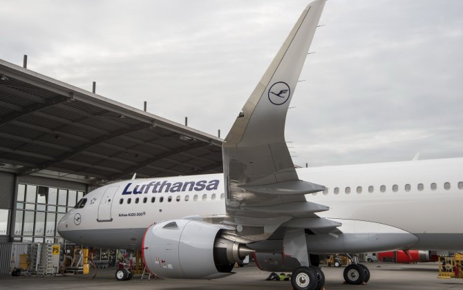 Lufthansa takes delivery of the world&rsquo;s first Airbus A320neo as launching customer