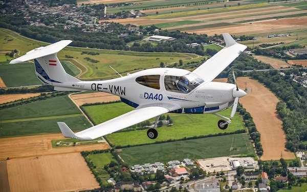 Maiden flight of the Diamond Aircraft eDA40