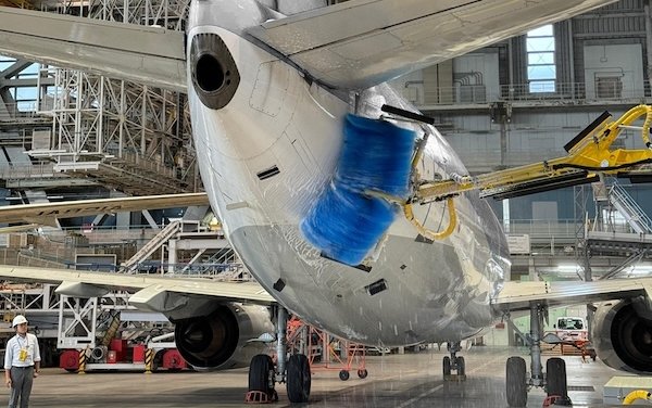 New tech boosts ground crew safety with automated aircraft cleaning