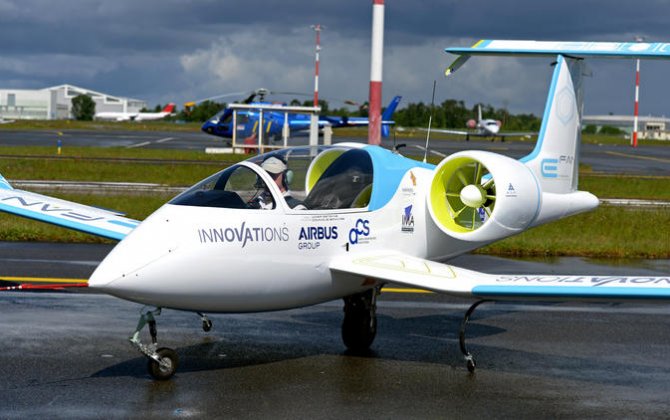 No flying Tesla? That's because electric planes are a steeper challenge than electric cars