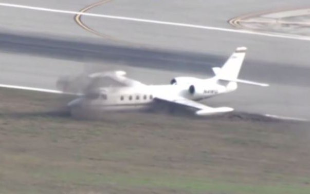 Plane forced to make terrifying emergency landing after losing wheel 