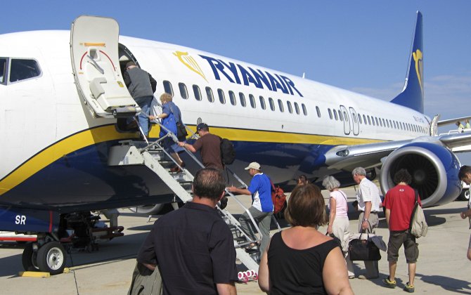 Ryanair says on track for record profit, but Brexit risks linger