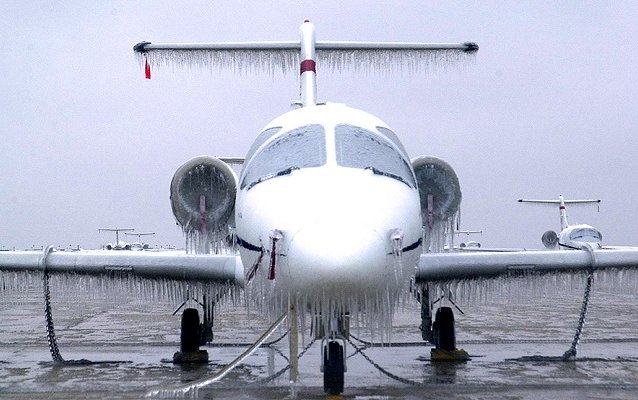 Scientists develop ice-repellent coating for airplanes and windshields